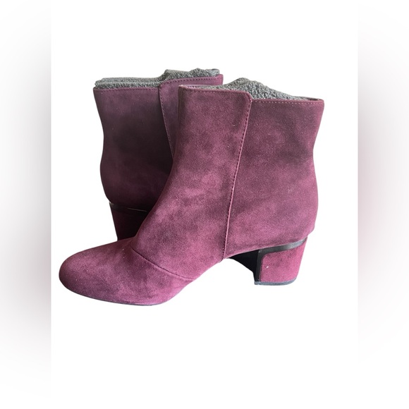 New DKNY Women Corrie Ankle Booties, Oxblood Suede Size 8 - Picture 5 of 9